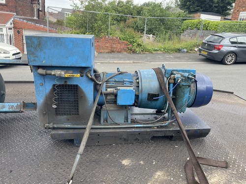 Hydrovane compressor with - with, air