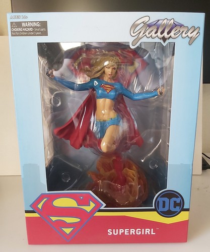 Comics supergirl statue - dc,