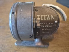 Vintage H-I Titan Model A No. 1909 Fishing Cast Reel Made in USA working