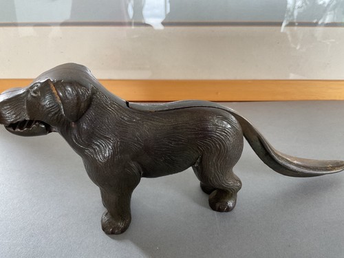 Original 1960s metal dog - original,