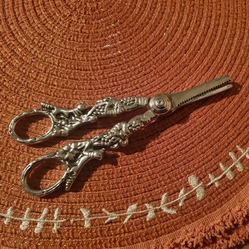 Antique grape scissors - grape,