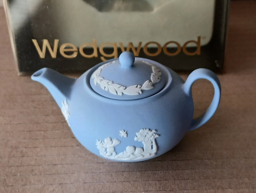 Wedgwood blue jasper - wedgwood, miniature