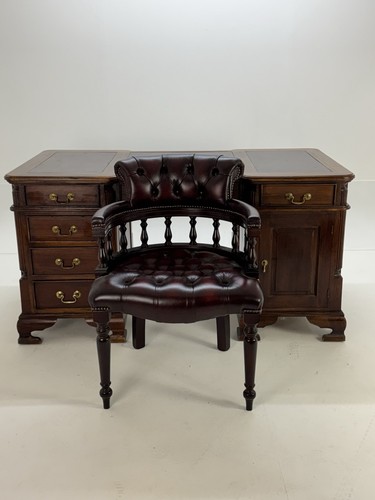 Pedestal desk oxblood - &,