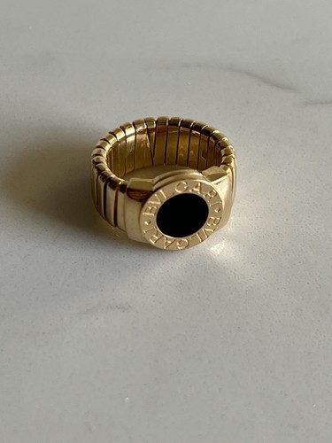 Yellow gold and - yellow, onyx