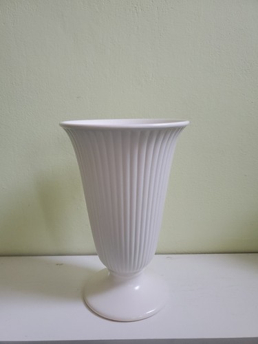Wedgwood large trumpet - wedgwood,