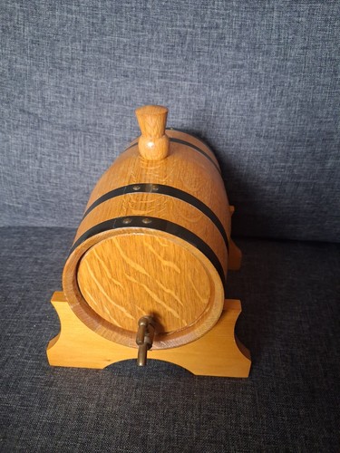 Small oak barrel with - oak, brass