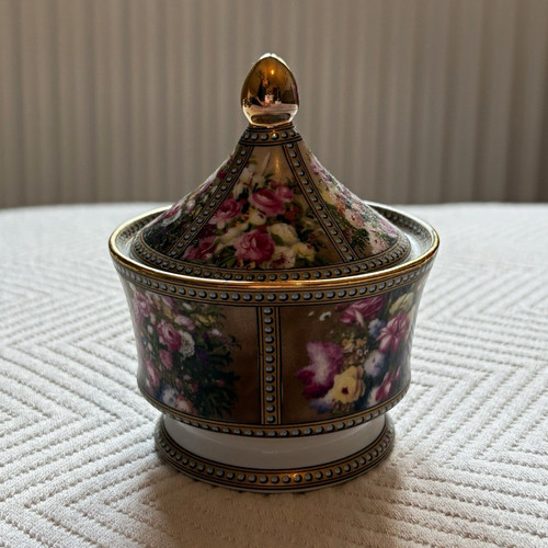 Small porcelain floral - floral, lidded