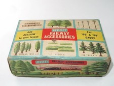 MERIT HO/OO Model Railway Accessories 5050 Fir Trees + Farm Animals