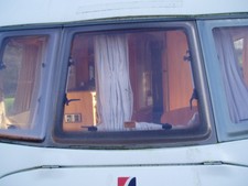 CARAVAN MIDDLE WINDOW