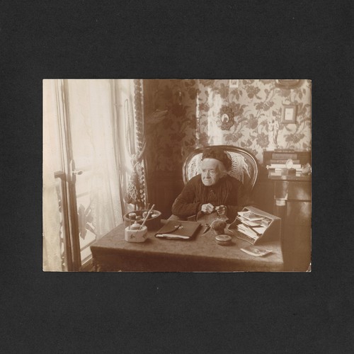 Grandmother office knitting - office,,