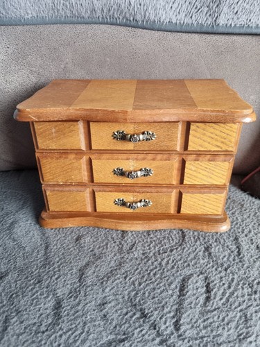 Mele vintage jewellery - jewellery, box