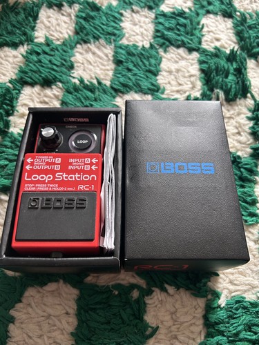 Boss loop station - station, guitar