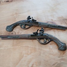 Brass Pair of Duelling Pistols Wall Decor Vintage Brass x 2 1970,s approx 30cm