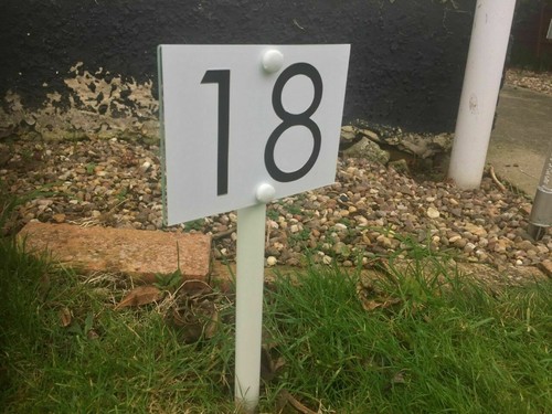 Free standing lawn stake - standing,