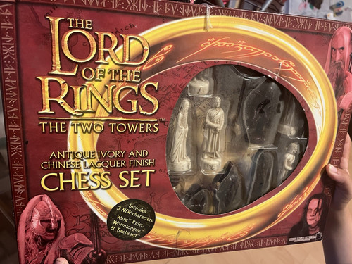 The lord rings - rings, chess