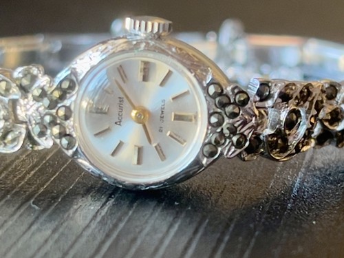 Vintage ladies swiss accurist - ladies,