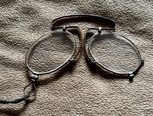 Genuine antique vintage pince - genuine,