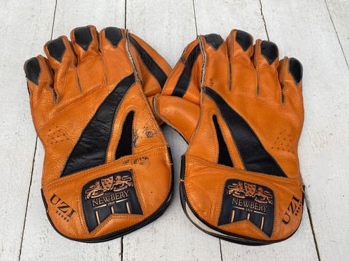 Newbery uzi wicketkeeping - newbery,