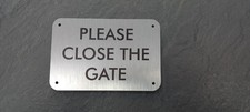 PLEASE CLOSE THE GATE SIGN / PLAQUE - BRUSHED SILVER METAL - 120X80mm