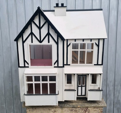 Doll scale model house - scale,
