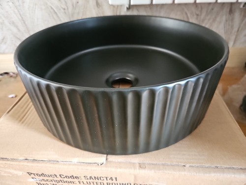 Fluted round countertop basin - round,