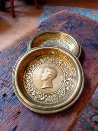 Antique commemorative brass - 2x,