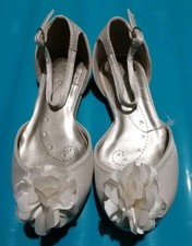 Young Girls Ivory Shoes Size 8