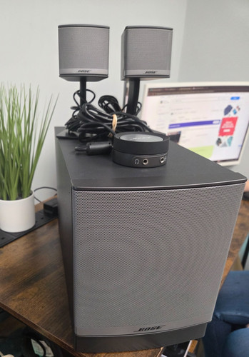 Bose companion 3 - (faulty),