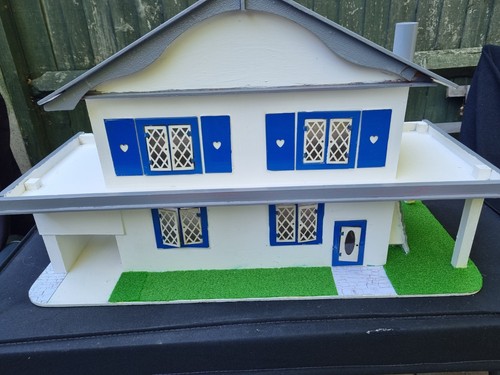 Geebee vintage dolls house - geebee,