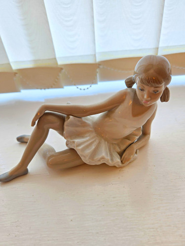 Nao lladró porcelain seated - porcelain,