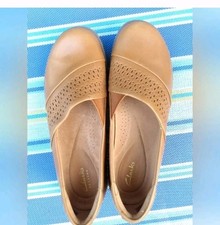 $90 Free Ship Clarks Certina Edge Tan Leather Slip Ons Office School Shoes 7