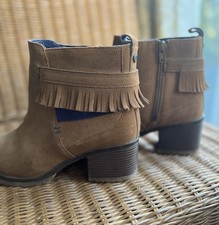 Moshulu Women's Brown Suede