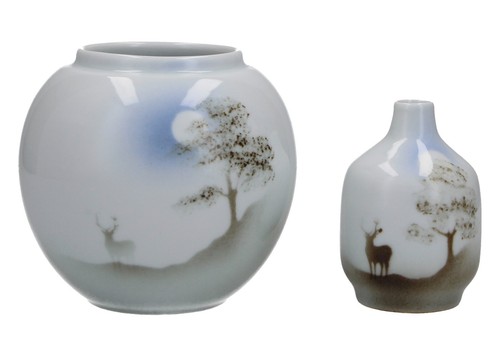 Highbank porcelain vases - x,