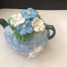 HAND KNITTED BASKET WEAVE TEA COSY FLOWERS BUTTERFLY FOR A SMALL TEAPOT 1-2 CUP 