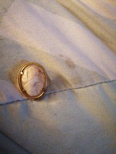 VINTAGE 9CT GOLD CAMEO BROOCH