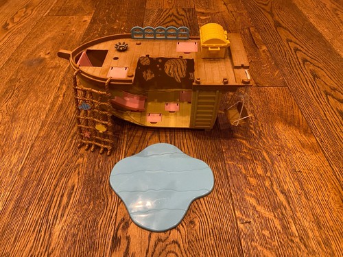 Sylvanian families play boat