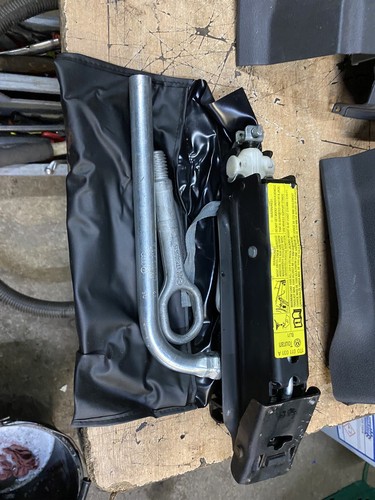 Touran 2006 car jack - touran,