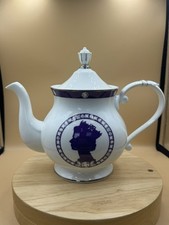 Royal Commemorative Queens Diamond Jubilee Royal Teapot 1952-2012