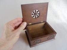 PRETTY CARVED WOODEN JEWELLERY