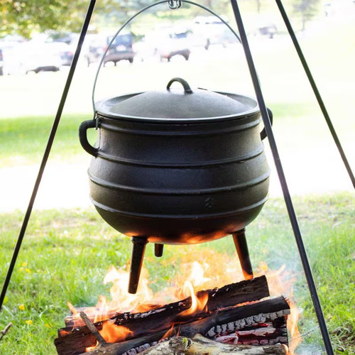 Cast iron three - pot, with