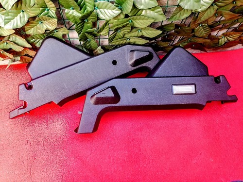 Rear plastics hat brackets