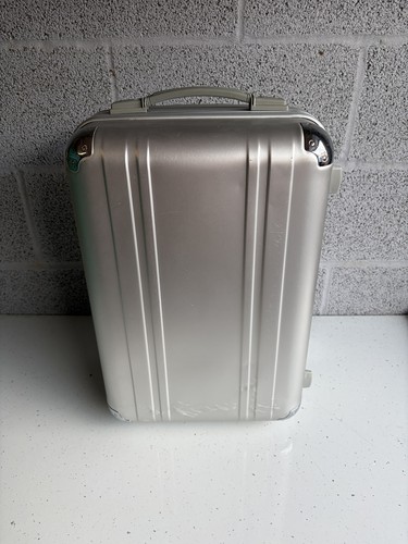Real metal aluminium suitcase - aluminium,