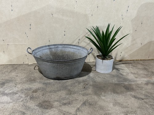 Vintage galvanised tin tub - galvanised,