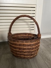 VINTAGE WICKER OVAL SHOPPING