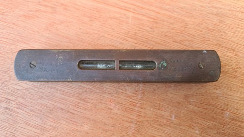 Vintage small spirit level j - small,