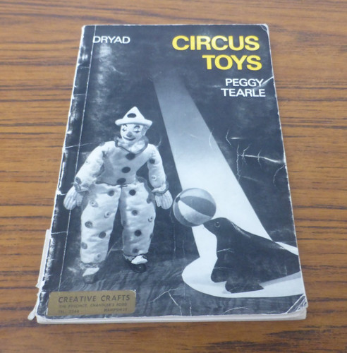 Circus toys peggy tearle - -,
