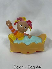 In The Night Garden Upsy Daisy Bed Roll Along Toy 2007 push n play bed  *Rare*