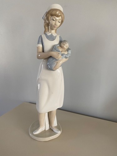 Nao lladro figurine nurse - nao,