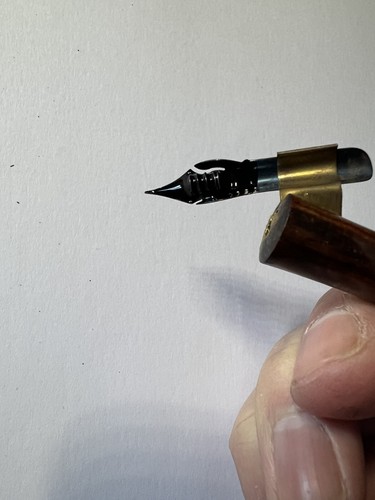 Magnetic ink reservoir for dip - reservoir,