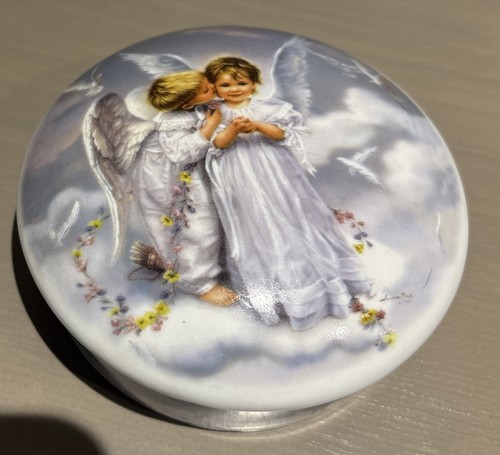 Angels circular porcelain